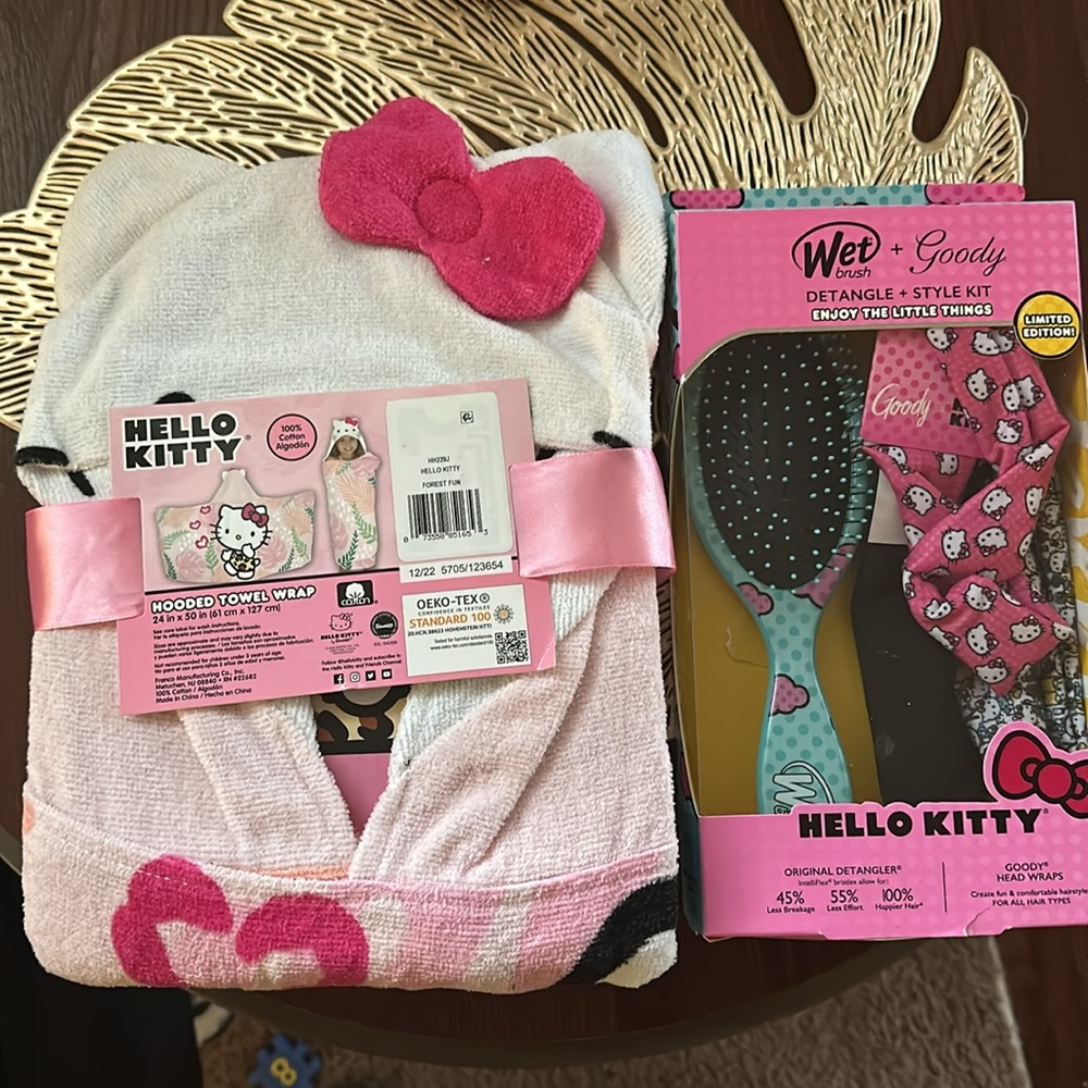 NIB Bundle hello kitty hooded towel Limited Edition wet brush detangle N style
